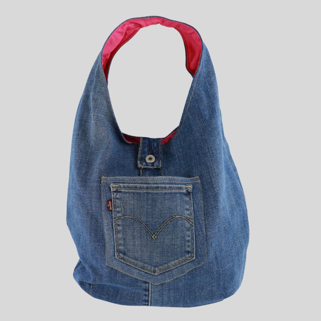 DBJ04 - JULIE - Levi Strauss