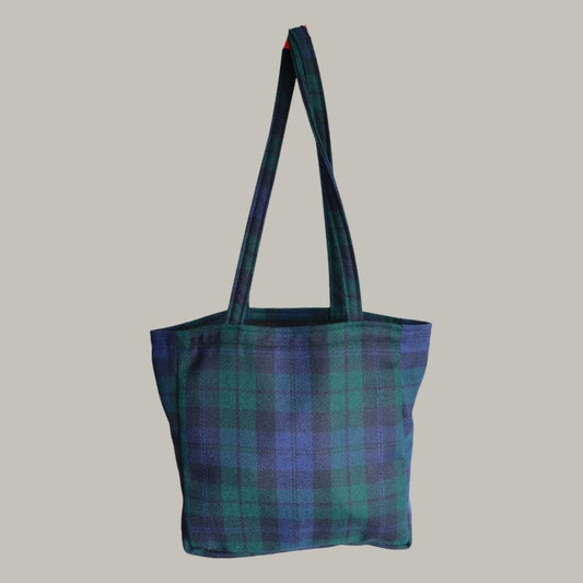 Tote in navy